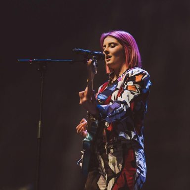 Emily Burns photo 13