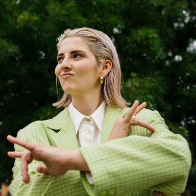 Emily Burns photo 12