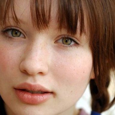 Emily Browning photo 12