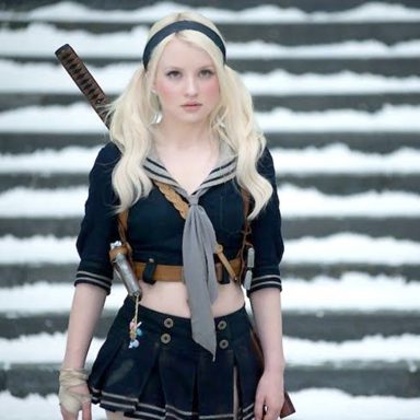 Emily Browning photo 10