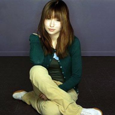 Emily Browning photo 18