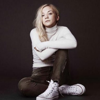 Emily Kinney photo 16