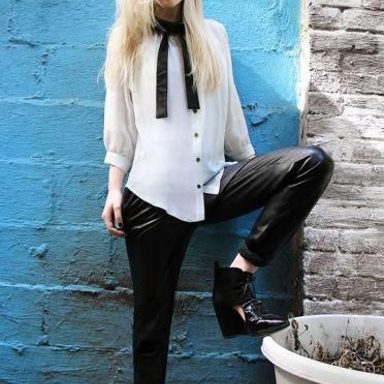 Emily Kinney photo 19