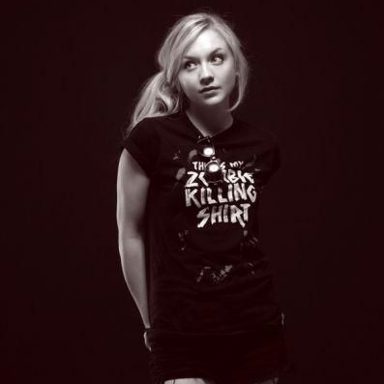 Emily Kinney photo 20