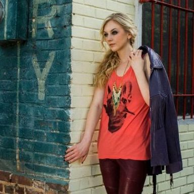 Emily Kinney photo 18