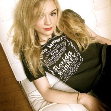 Emily Kinney photo 13