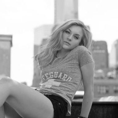 Emily Kinney photo 12