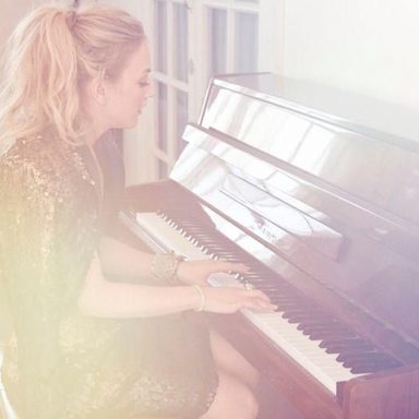 Emily Kinney photo 42