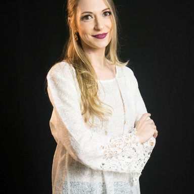Ester Carrilho