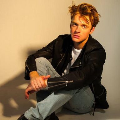Finneas photo 23