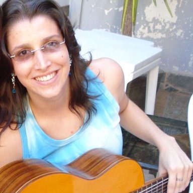 Flávia Ellen