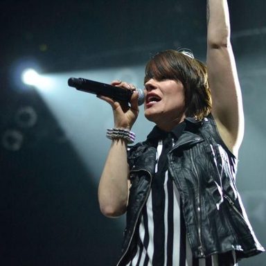 Flyleaf photo 9