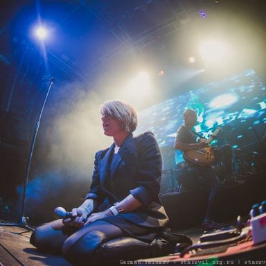 Flyleaf photo 15