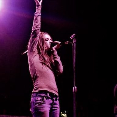 Flyleaf photo 28