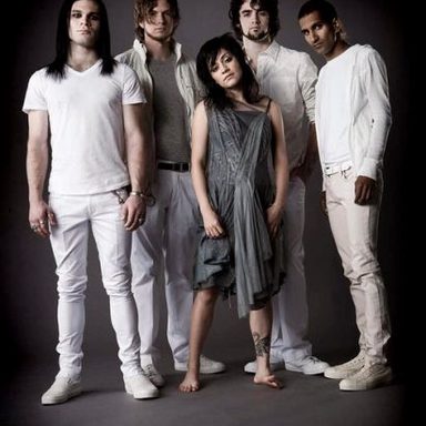 Flyleaf photo 38