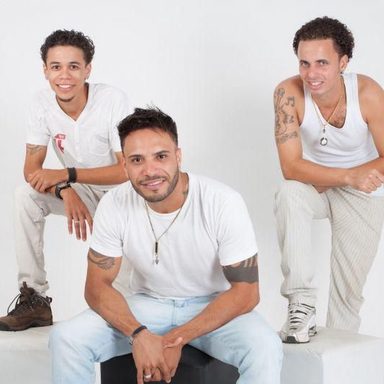 Grupo 100 Awê