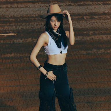 Huh Yunjin (LE SSERAFIM)