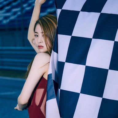 Huh Yunjin (LE SSERAFIM) photo 13