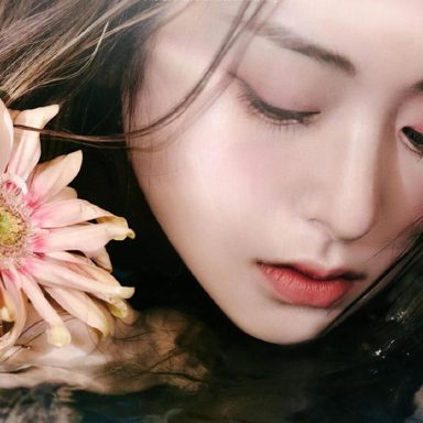 Huh Yunjin (LE SSERAFIM) photo 11