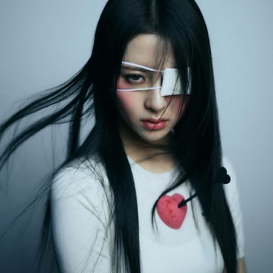 Huh Yunjin (LE SSERAFIM) photo 18