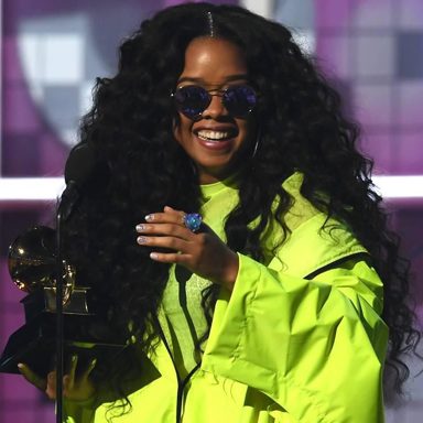 H.E.R. photo 9