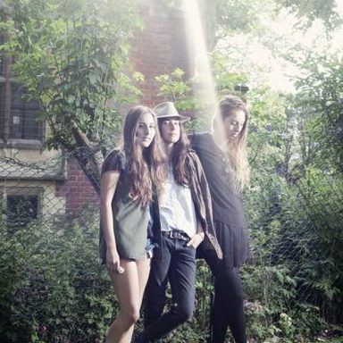 HAIM photo 29
