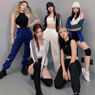 ITZY photo 75