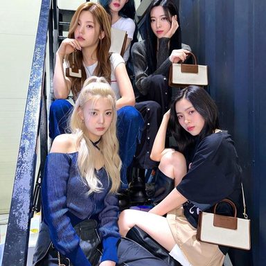 ITZY photo 28