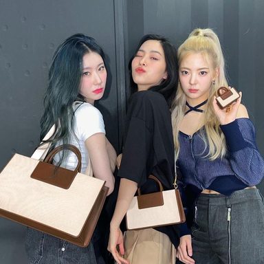 ITZY photo 30