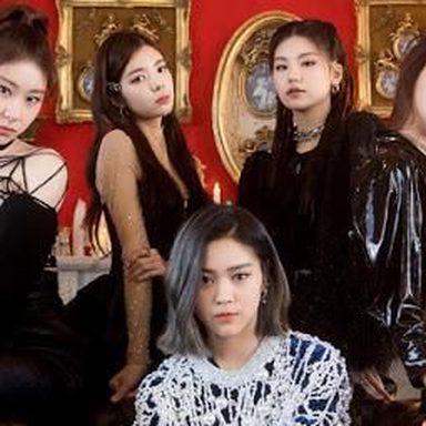 ITZY photo 130