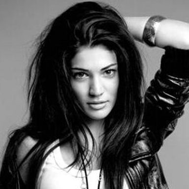 Ivi Adamou