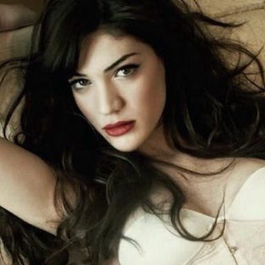 Ivi Adamou