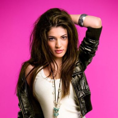 Ivi Adamou