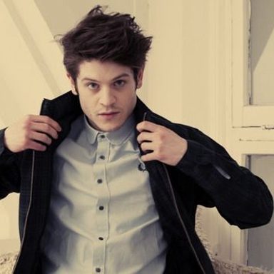 Iwan Rheon photo 19