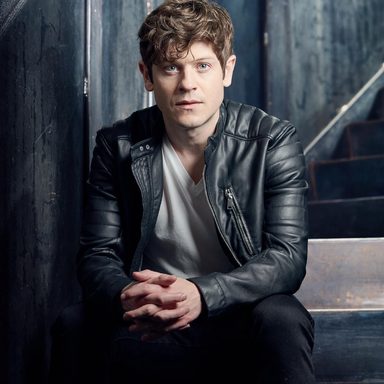 Iwan Rheon photo 16