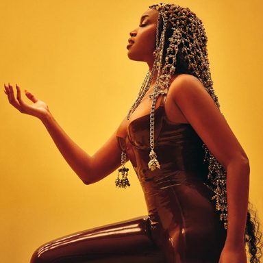IZA photo 9