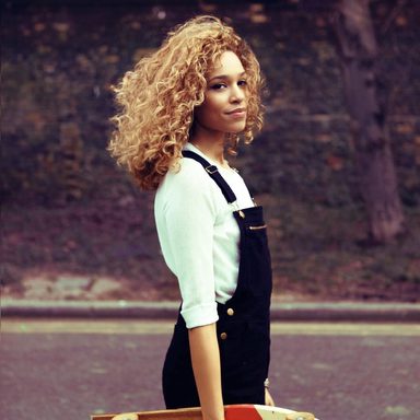 Izzy Bizu