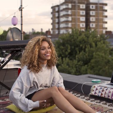 Izzy Bizu