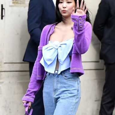 JENNIE photo 28
