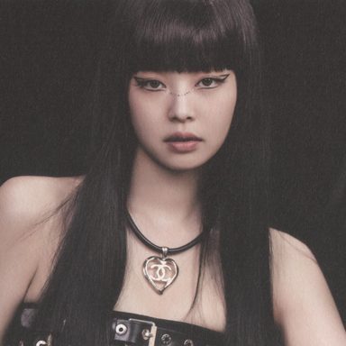 JENNIE photo 40