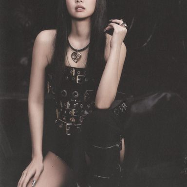 JENNIE photo 39