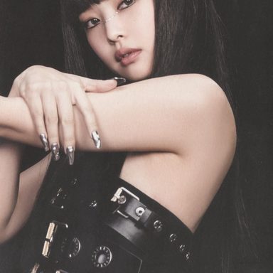 JENNIE photo 38