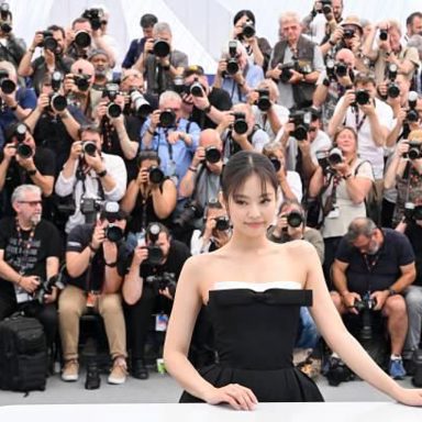 JENNIE photo 18