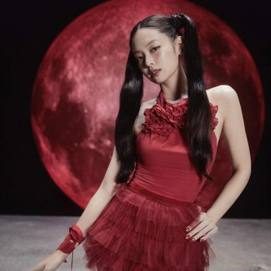 JENNIE photo 12