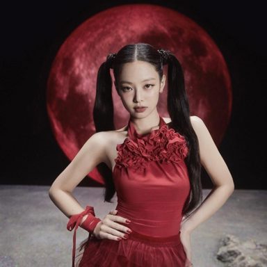 JENNIE photo 13