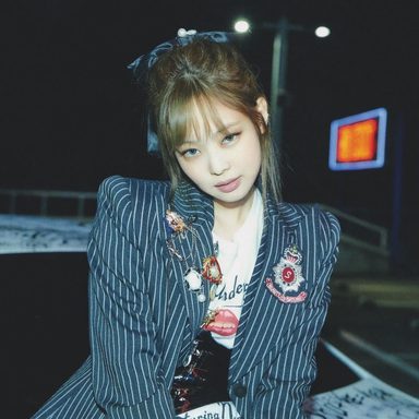 JENNIE photo 49