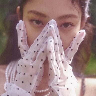 JENNIE photo 86