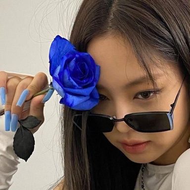 JENNIE photo 11