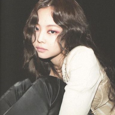 JENNIE photo 65