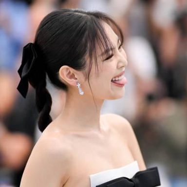 JENNIE photo 32